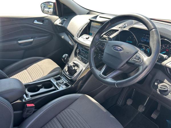 Ford Kuga Photo autoimg-d42c2d8de998ab9e49895d67f5999beba389c4e3.jpg