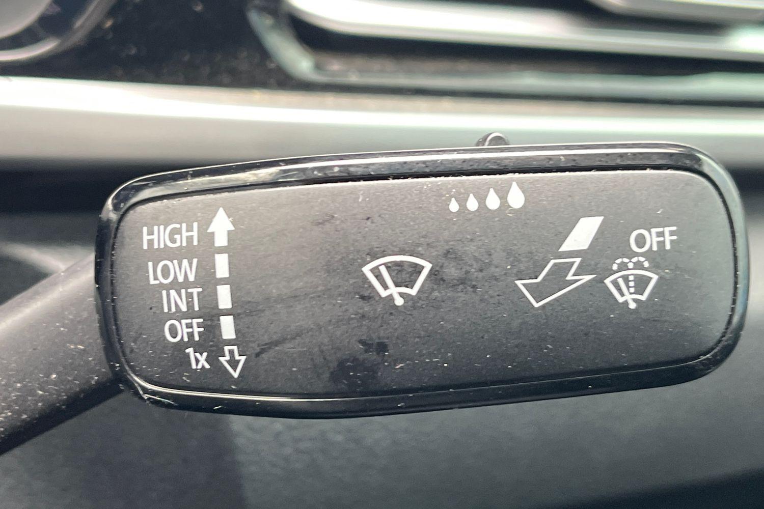 Ford TRANSIT CONNECT Photo 25