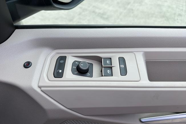 VOLKSWAGEN Multivan Photo 35