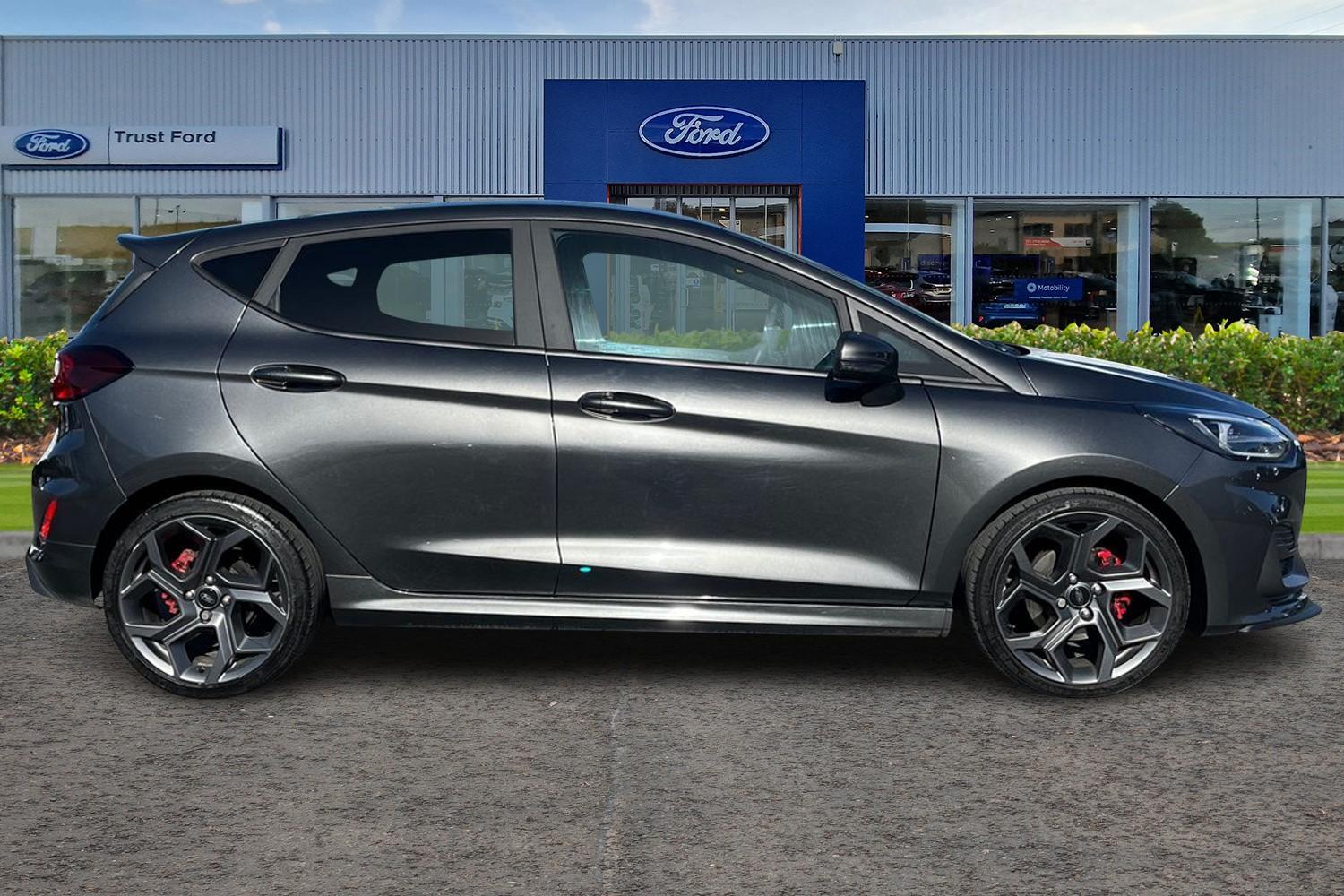 Ford FIESTA Photo 2