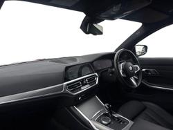 BMW 3 Series Photo 2