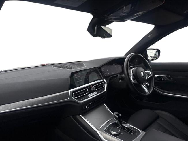 BMW 3 Series Photo 2