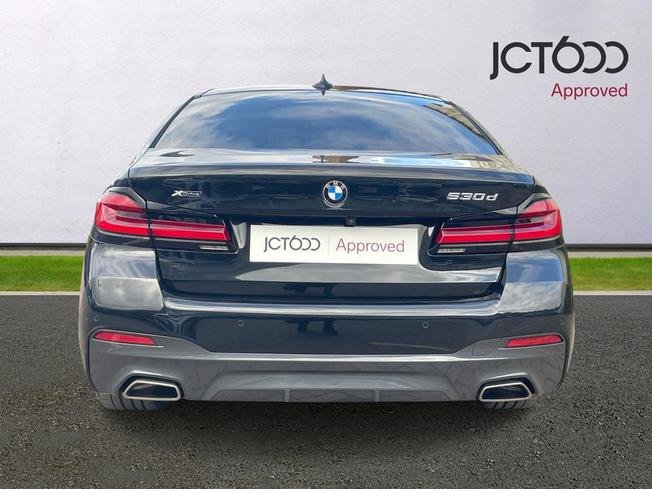 BMW 5 Series Photo 7