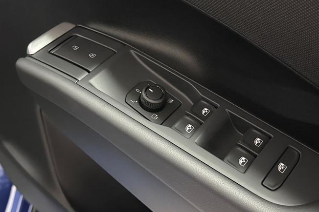 Volkswagen T-Roc Photo 25