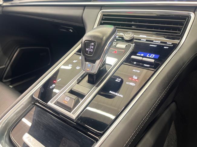 PORSCHE Panamera Photo 12