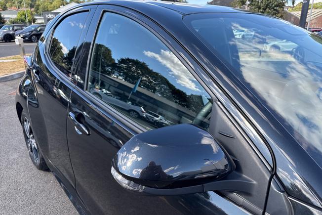 TOYOTA Yaris Photo 20