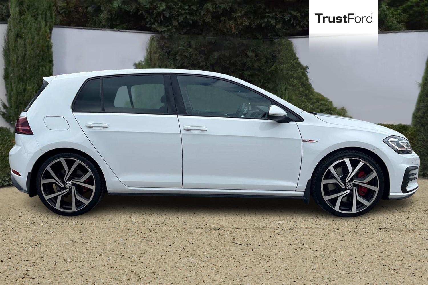 Volkswagen GOLF Photo 2