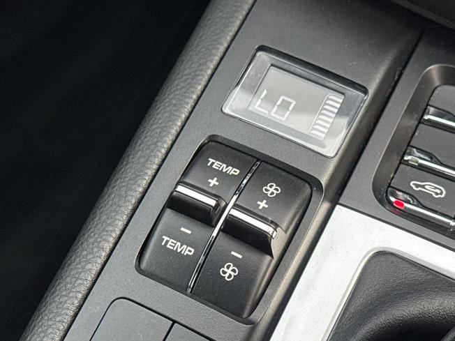 PORSCHE Macan Photo 36