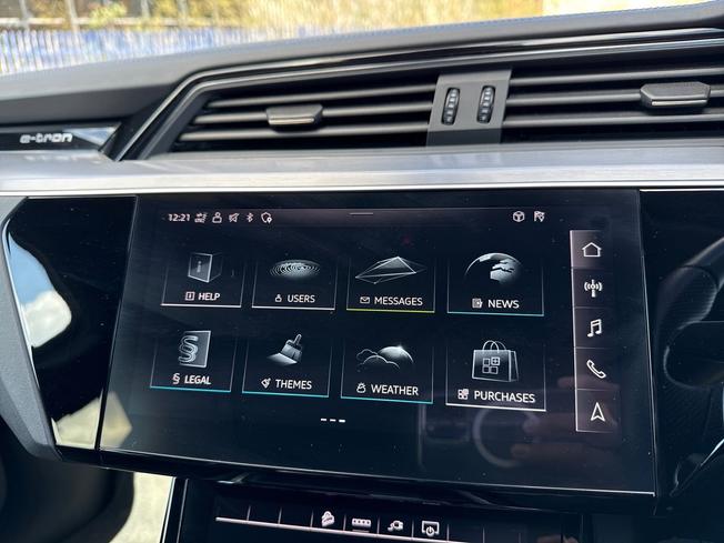 AUDI e-tron Photo 13