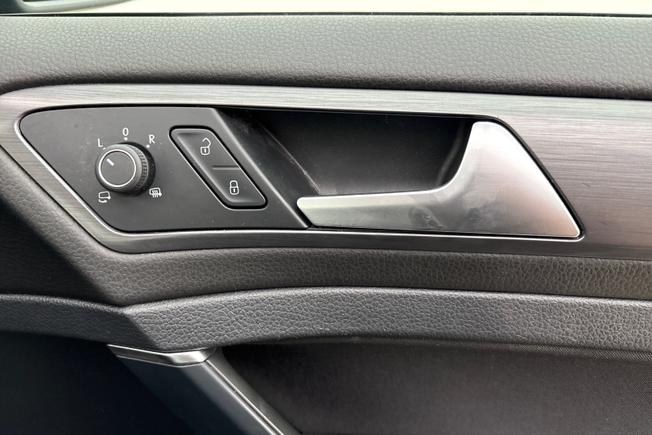 VOLKSWAGEN Golf Photo 27
