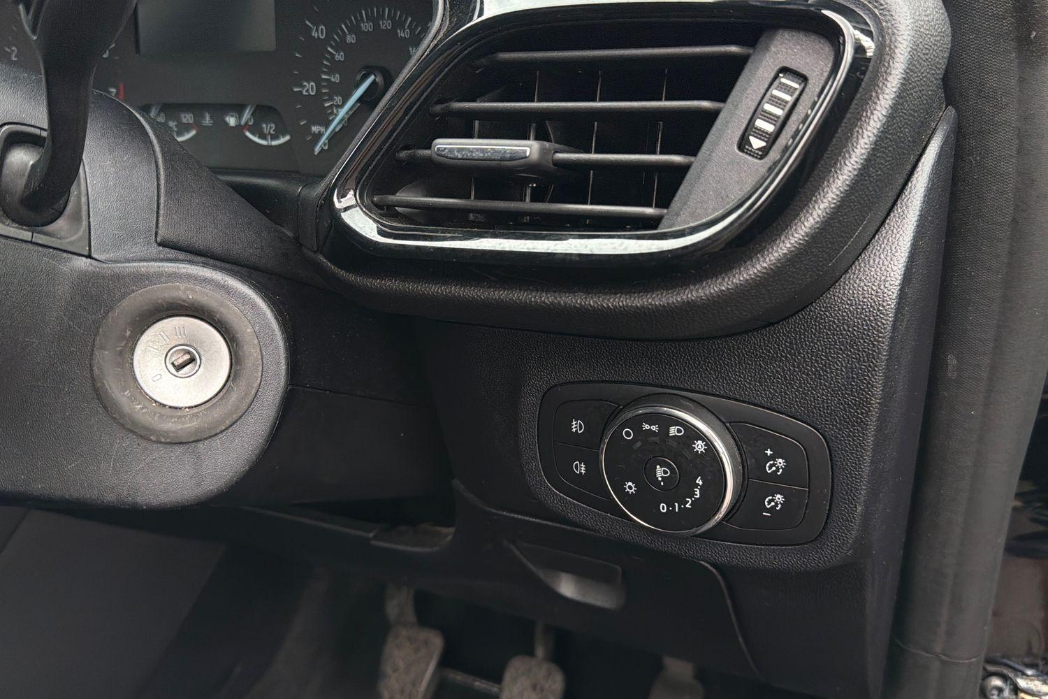 Ford FIESTA Photo 27