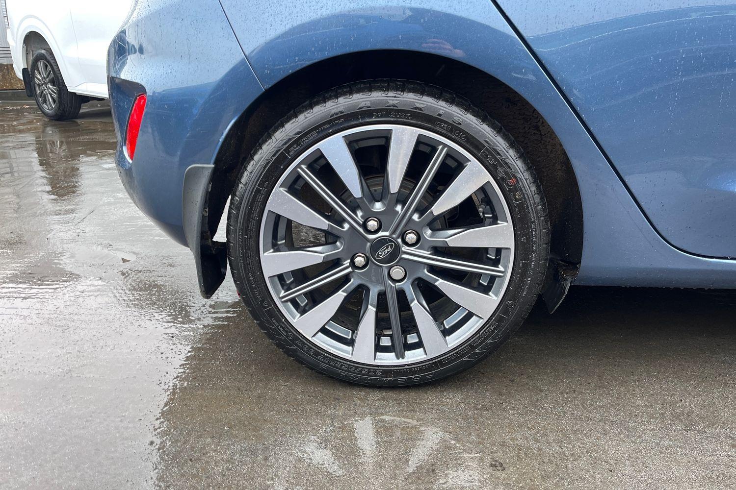 Ford FIESTA Photo 7