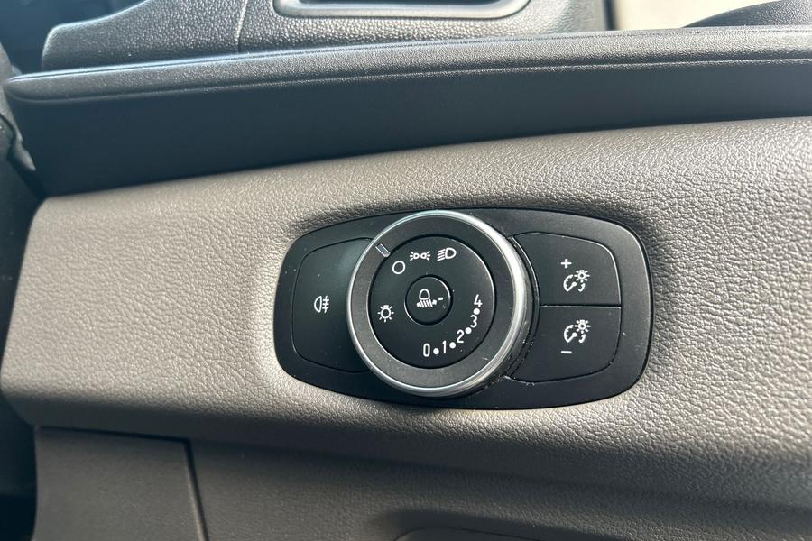 Ford TRANSIT Photo autoimg-d4815f1b4aaf1c7ba70d37bbad034f195c5c2075.jpg