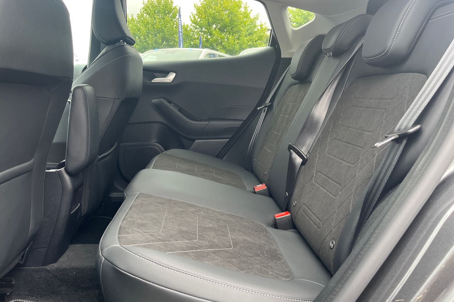 Ford FIESTA Photo 19