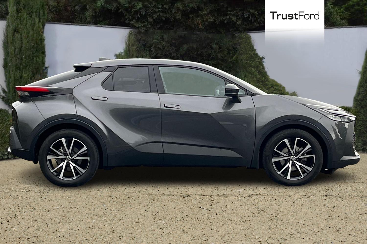 Toyota C-HR Photo 2