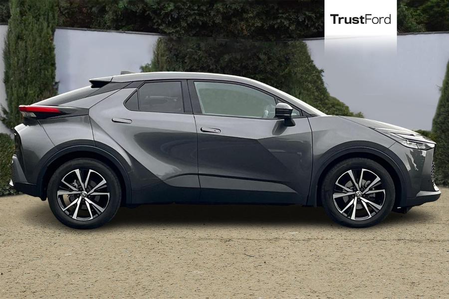 Toyota C-HR Photo autoimg-d48b9baae46a45e034778a18ad201b6b6ac545fd.jpg