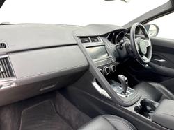 JAGUAR E-Pace Photo 2
