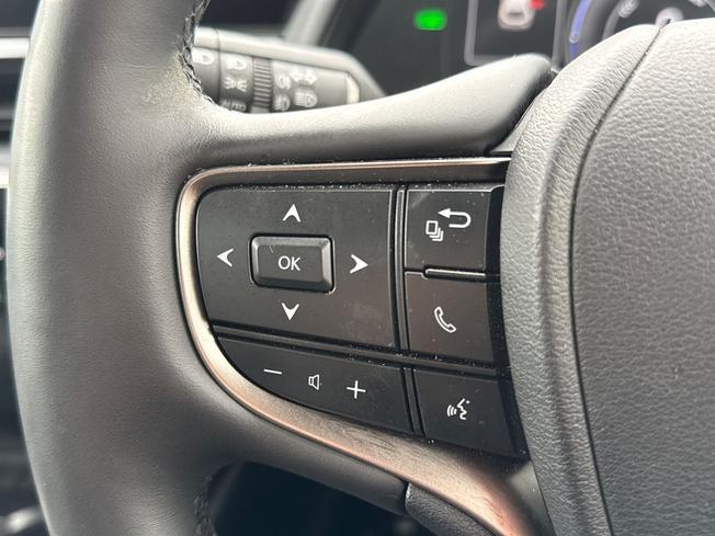 LEXUS Ux Photo 16