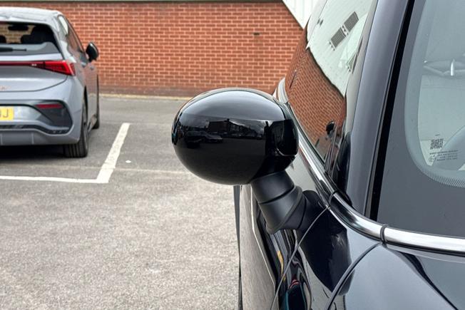 MINI Hatchback Photo 20