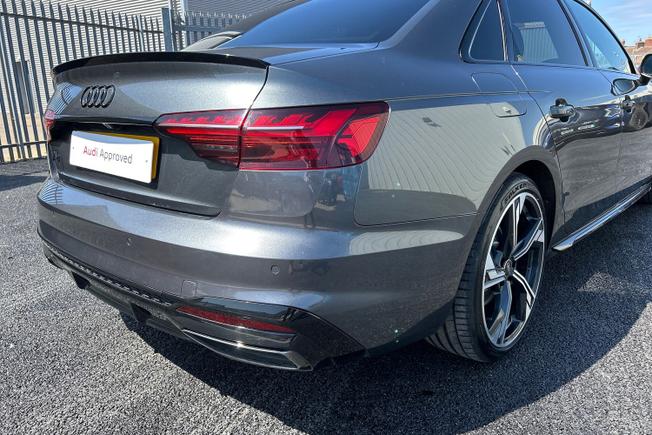 AUDI A4 Photo 32