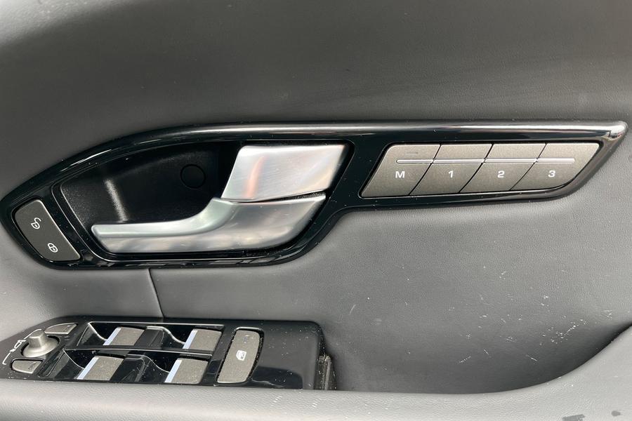 Land Rover RANGE ROVER EVOQUE Photo autoimg-d4a12df05e27d9725c15244640989fab672c3d16.jpg