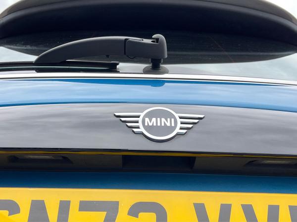 MINI Hatch Photo autoimg-d4a1a24e34836fc45928f1390646865d86525150.jpg