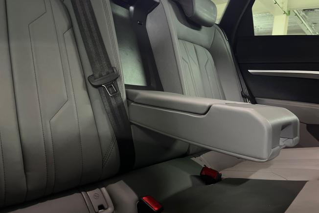 AUDI Q8 E-Tron Photo 30