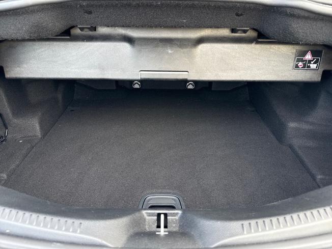 MERCEDES-BENZ E Class Photo 12