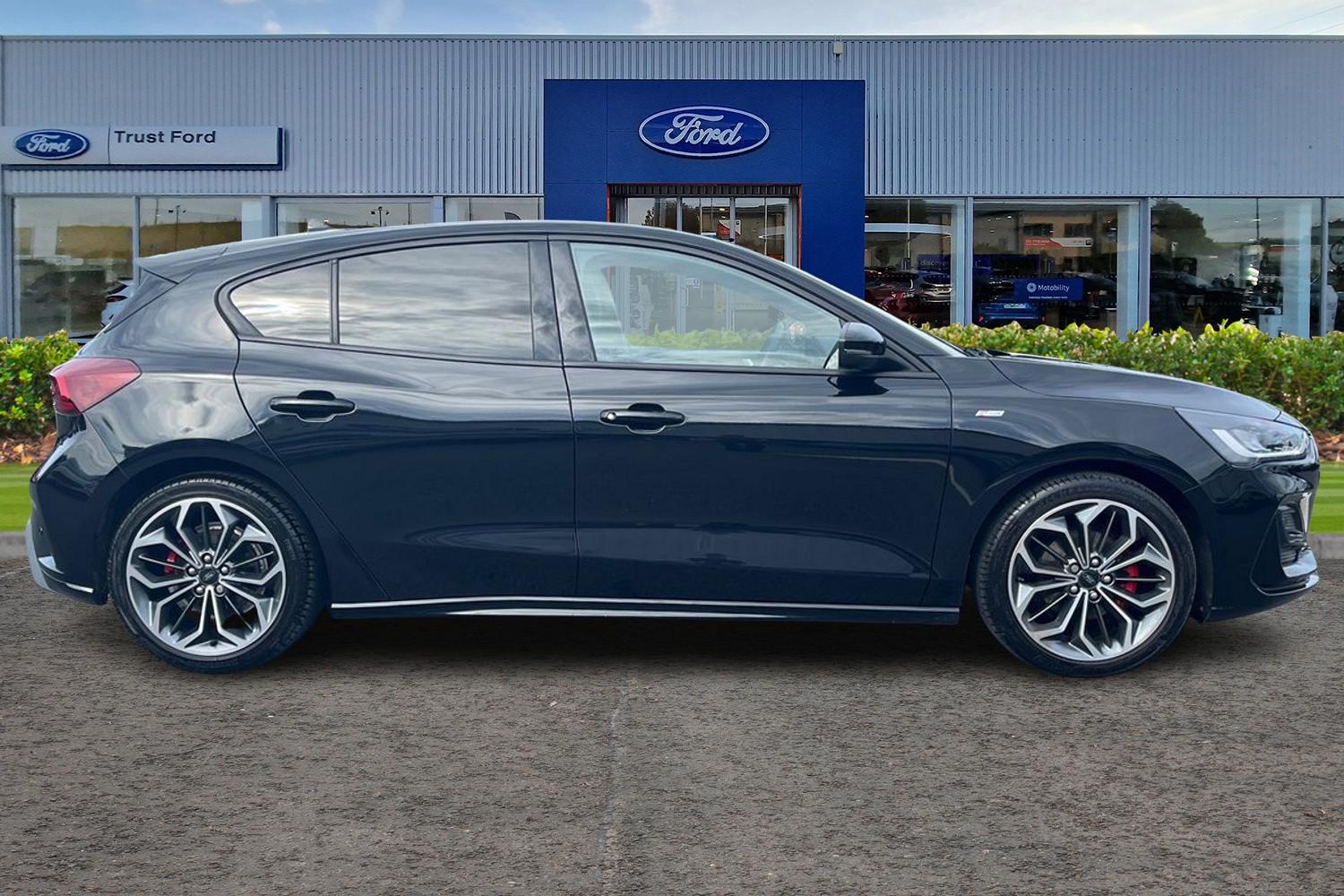 Ford FOCUS Photo 2