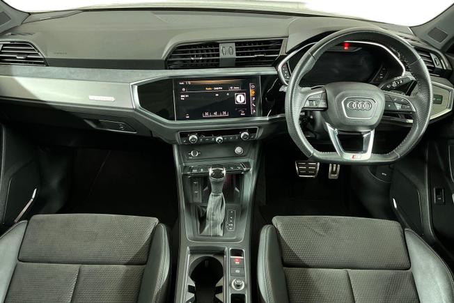 AUDI Q3 Photo 10