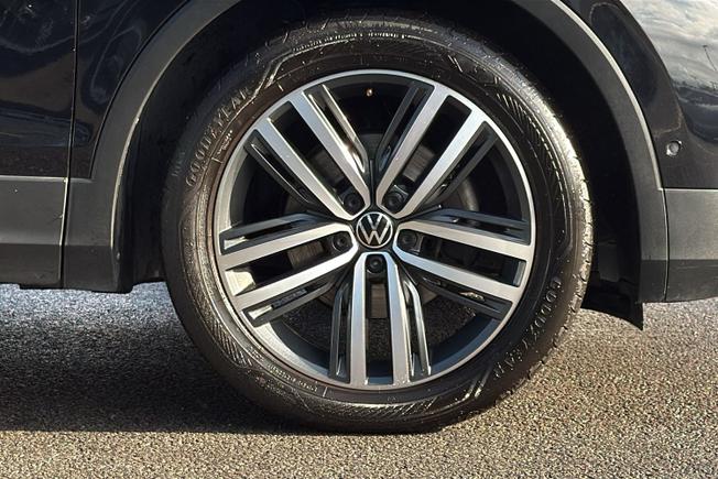 VOLKSWAGEN Tiguan Photo 5