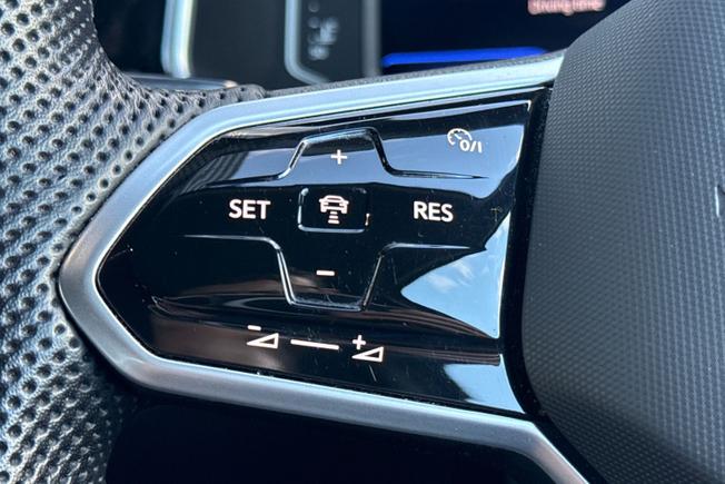 VOLKSWAGEN T-Roc Photo 16