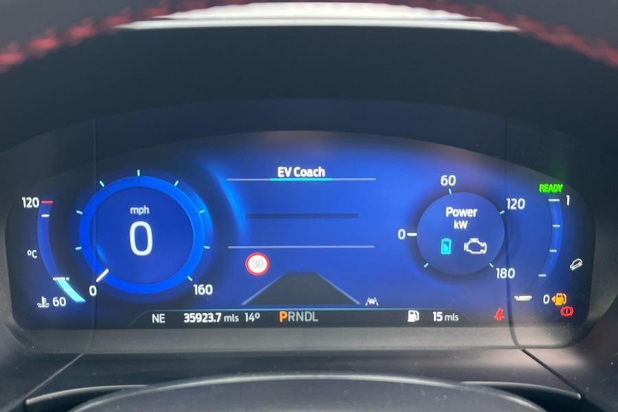 Ford KUGA Photo autoimg-d4b107c135b744fcc86d9e3532ef0d708ba27fc5.jpg