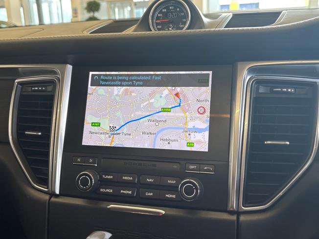 PORSCHE Macan Photo 32