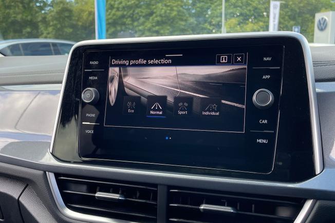 VOLKSWAGEN T-Roc Photo 30