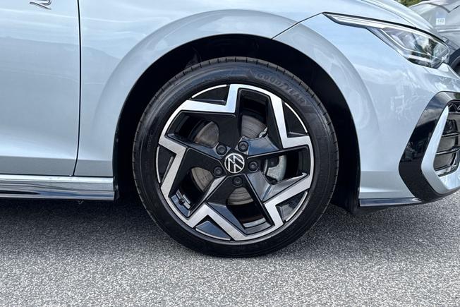 VOLKSWAGEN Golf Photo 5