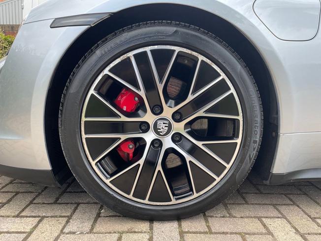 Porsche Taycan Photo 59