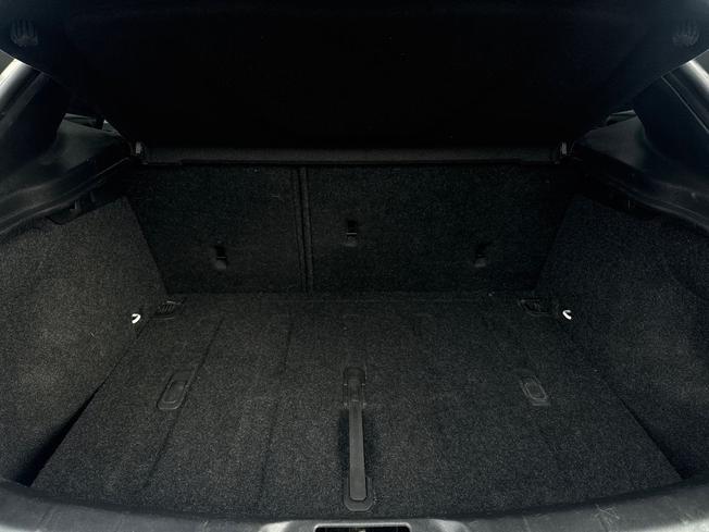 VOLVO V40 Photo 12