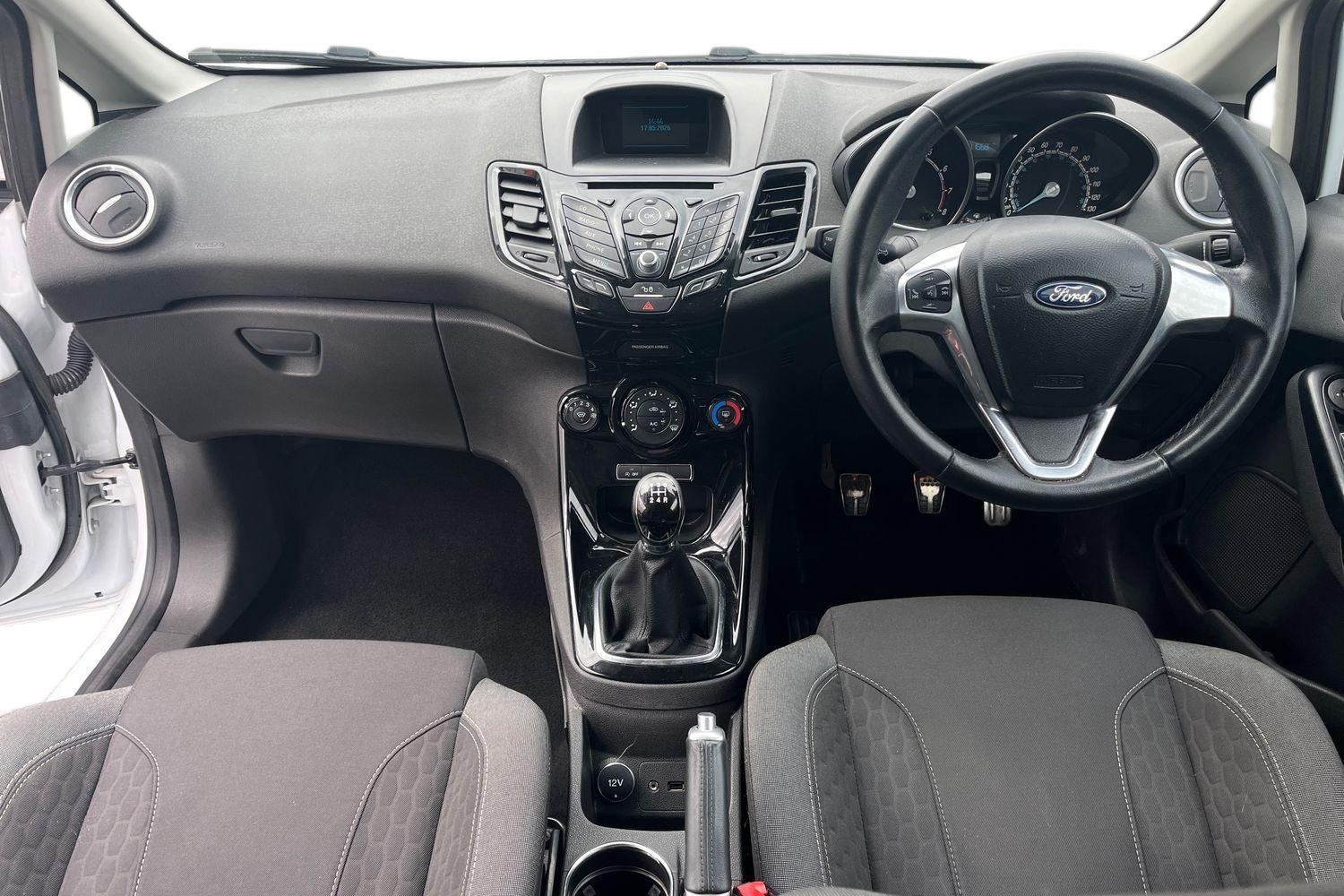 Ford FIESTA Photo 9
