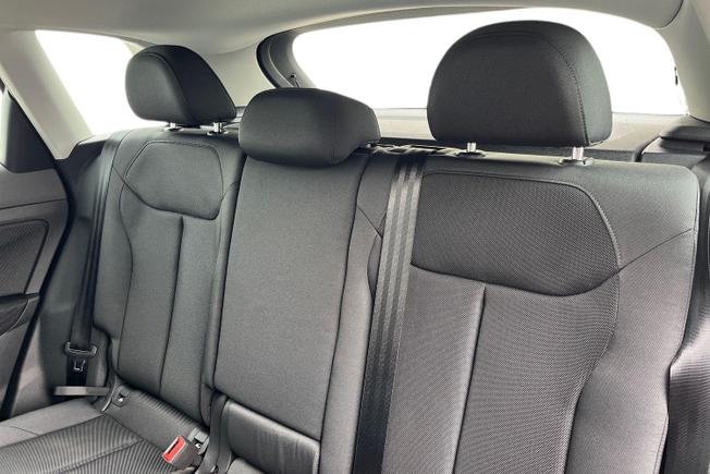 AUDI Q3 Photo 9