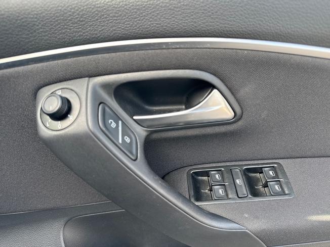 VOLKSWAGEN Polo Photo 27