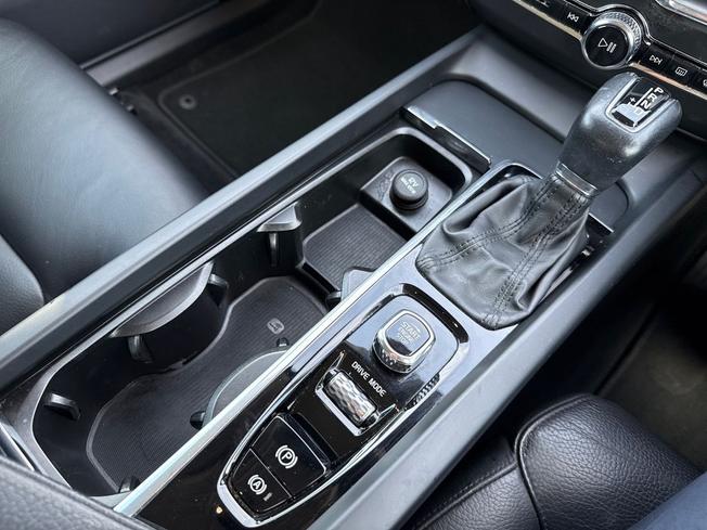 VOLVO XC60 Photo 31