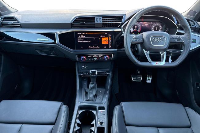 AUDI Q3 Photo 10