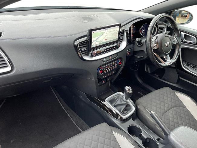 KIA Ceed Photo 2