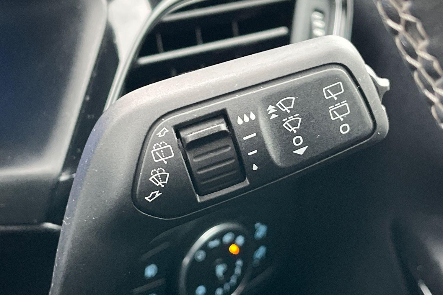 Ford FIESTA Photo 14