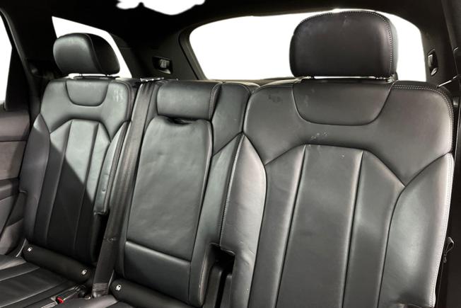 AUDI Q7 Photo 9
