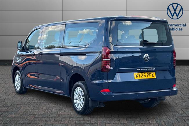 VOLKSWAGEN Transporter Shuttle Photo 3
