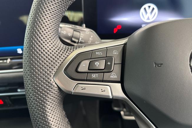 VOLKSWAGEN Passat Photo 16