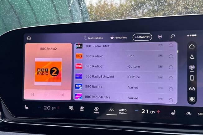 Audi Q4 e-tron Photo 14