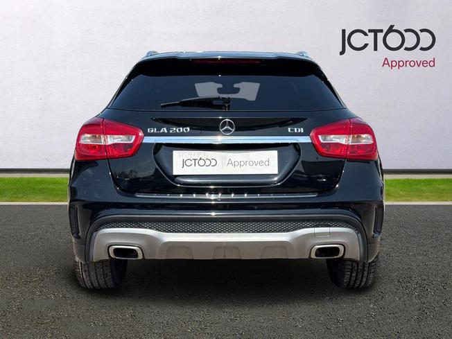 MERCEDES-BENZ GLA Photo 7